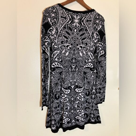 NWT Style & Co long sleeve dress. Black, and white design. Women’s size small - Picture 3 of 5